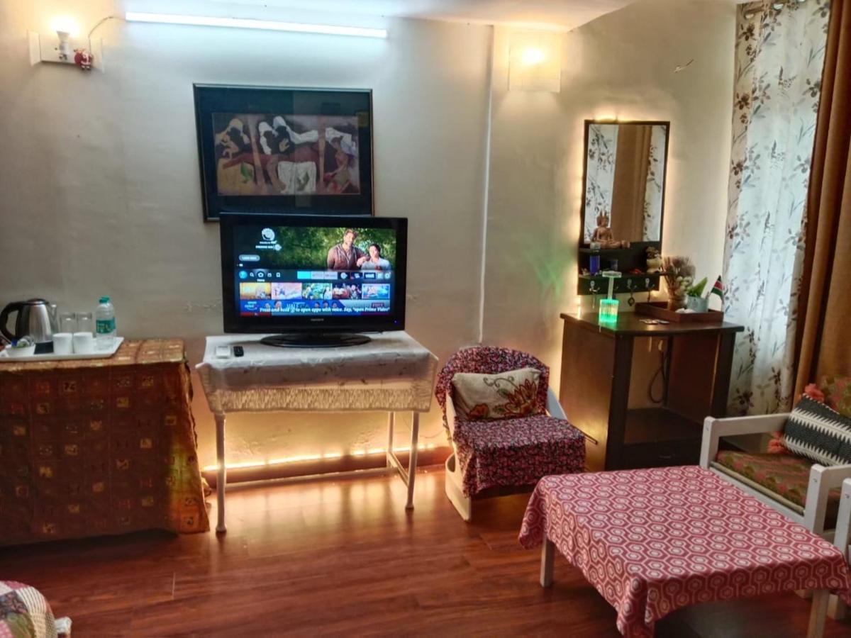 Awasthi Kozi - Closest To Vfs New Delhi